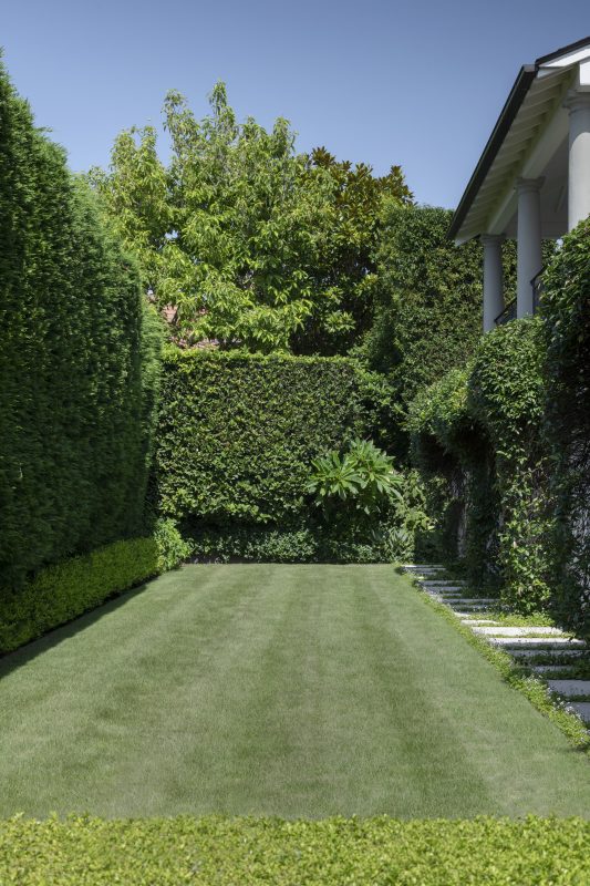 Rear-Garden-with-Level-Lawn